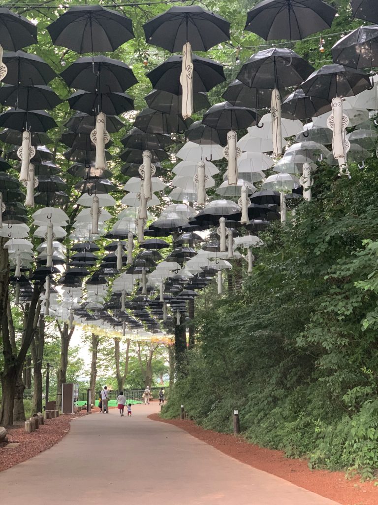 moomin on umbrellas