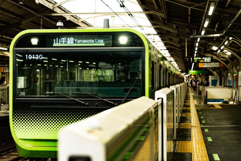 yamanote line train